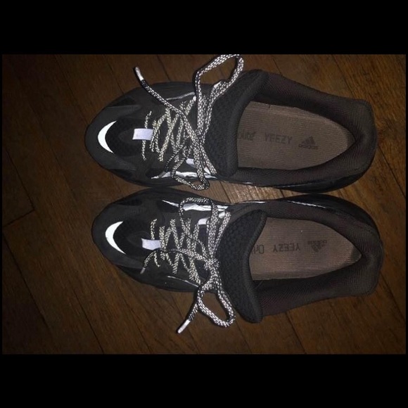 Yeezy 700 - Picture 5 of 7
